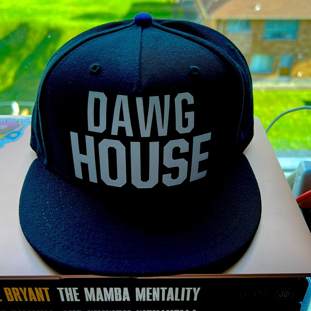 Nike Washington Huskies Dawg House Hat brand new rare!